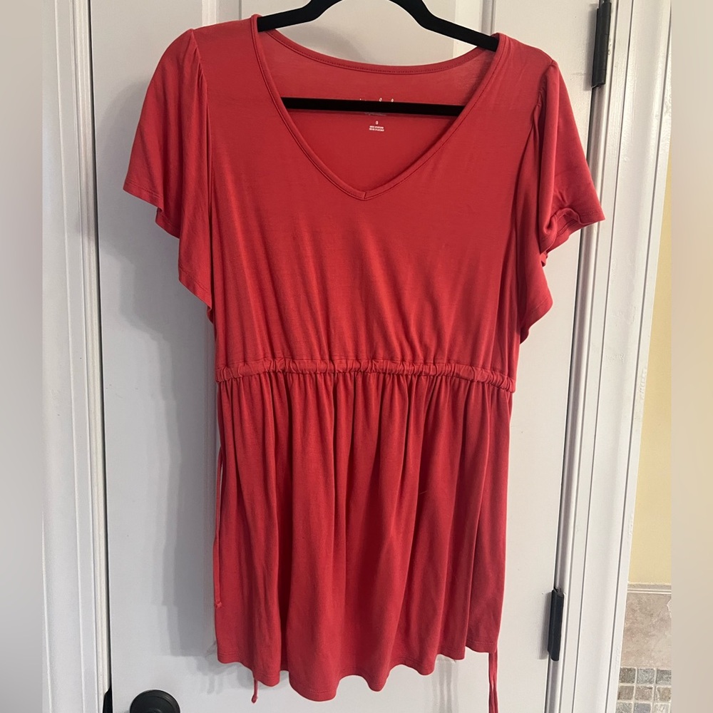Coral red top with flutter sleeves and toes on the side